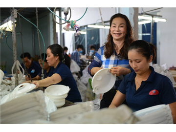 Cô bé bán chanh thành 'bà trùm' nồi cơm điện