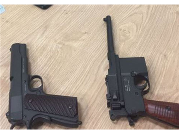 Phát hiện hai khẩu súng trong hành lý ở Tân Sơn Nhất