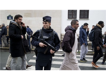Nóng: 2 cảnh sát Pháp bị thương khi đấu súng với IS